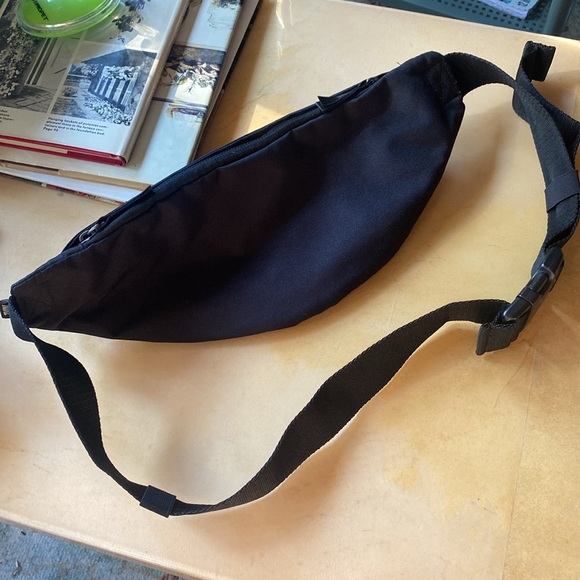 EUC Nike Heritage Waistpack (3L) Black Fannypack Belt Bag - Picture 7 of 10